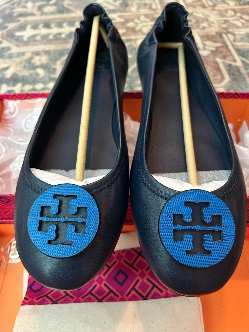Tory Burch Navy Leather Flats with Blue Logo Medallion - Picture 4 of 5